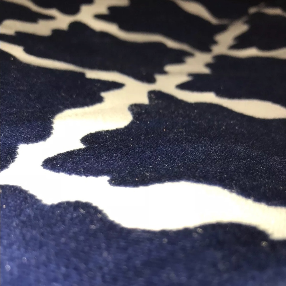 1 Panel POTTERY BARN TEEN VELVET NAVY LINED DRAPE - Picture 5 of 7